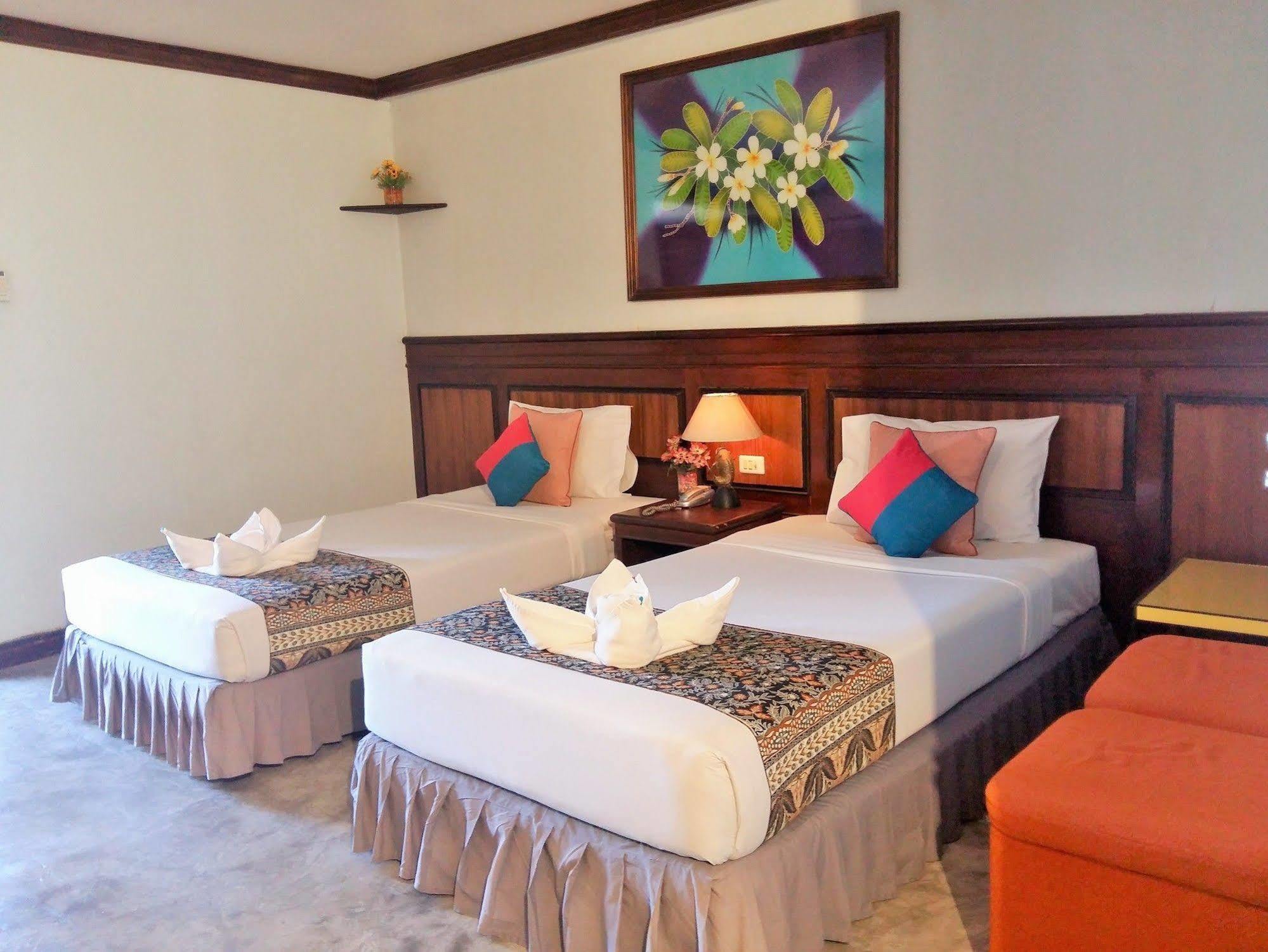 La Moon At Phuket - Sha Extra Plus Exterior photo